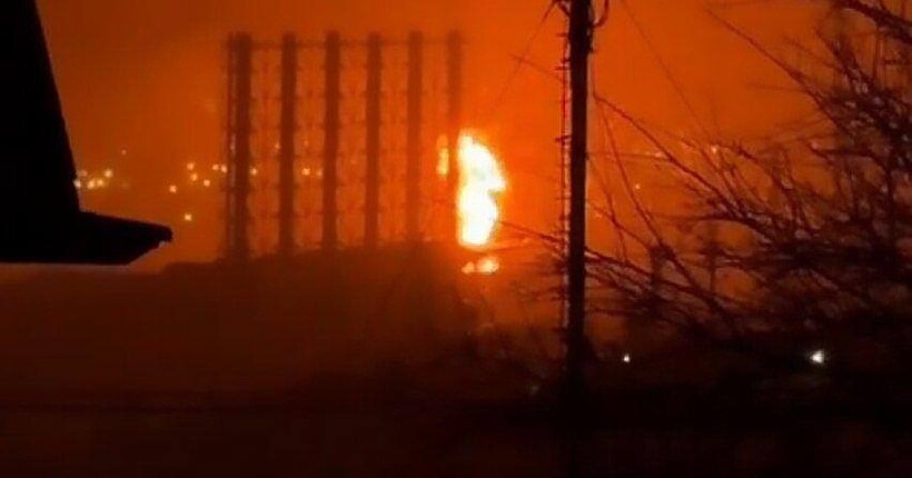 Невідомі дрони вночі атакували НПЗ у Туапсе: спалахнула пожежа