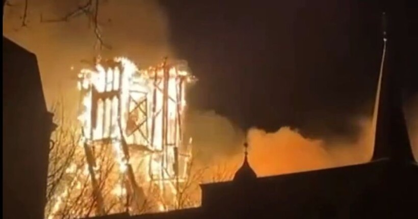 В Амстердамі в новорічну ніч сталась пожежа у 154-річному соборі (відео)
