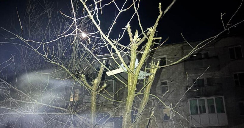 Росіяни запустили дрон в житлову багатоповерхівку на Сумщині: зафіксовано чотири вибухи