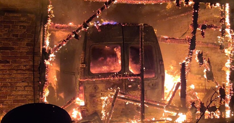 На Чернігівщині ворог вдарив по лікарні: знищено службові авто