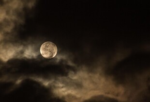 Перша повня 2026 року: коли над Україною зійде 