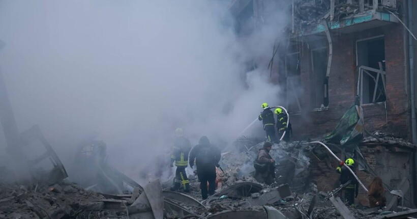 Зросла кількість загиблих у Харкові: під завалами знайшли тіло жінки