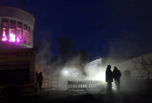 У Києві 16-річна дівчина впала у яму з окропом, яка з'явилась через аварію у тепломережі