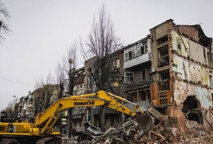 У Харкові триває розбір завалів після ракетного удару росіян по будинку - ДСНС