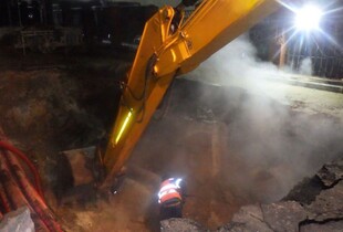 Падіння 16-річної дівчини в яму з окропом у Києві: поліція затримала посадовця 