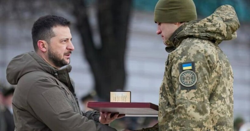 Зеленський зустрівся з Героєм України, полковником СБУ Козаком