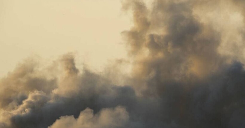 Ворог вдарив по Дніпру: пошкоджено багатоповерхівку, виникла пожежа в ДНЗ