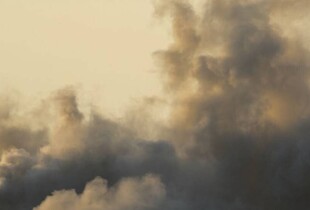 Ворог вдарив по Дніпру: пошкоджено багатоповерхівку, виникла пожежа в ДНЗ