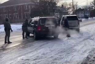 В США співробітник Імміграційної та митної служби США (ICE) застрелив цивільну жінку: відео