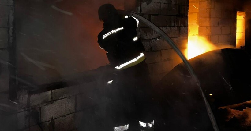 Росіяни обстріляли Херсон: загинуло троє людей, пошкоджено кафе