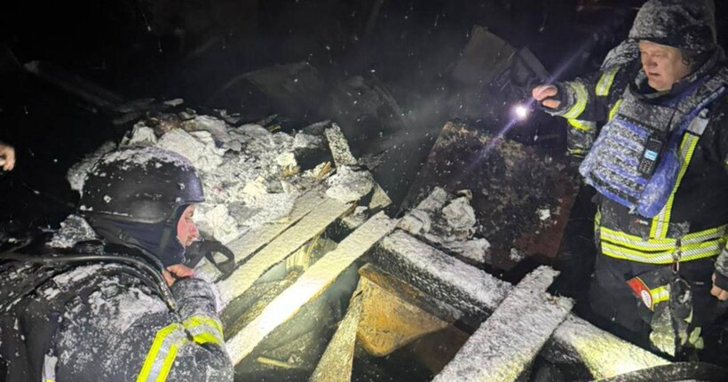 рф атакувала Київщину: з-під завалів врятували родину з дитиною