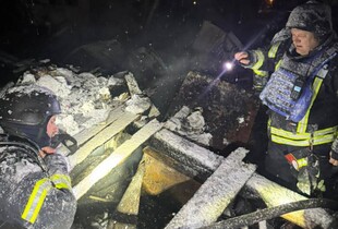 рф атакувала Київщину: з-під завалів врятували родину з дитиною