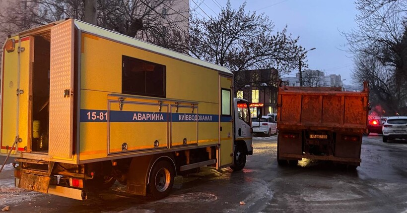 Частина Києва залишилась без води після обстрілів рф: які райони відключені