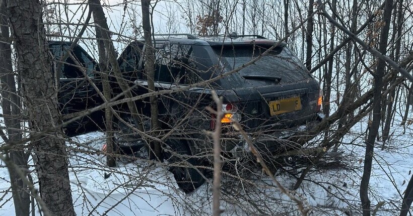 На Буковині Range Rover збив прикордонника під час втечі за кордон (відео)