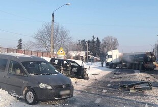 Під Житомиром сталась подвійна ДТП за участю вантажівок і мінівена (фото)