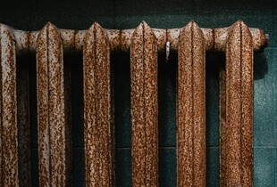 Опалення у Києві відновлене майже повністю: скільки будинків ще без тепла