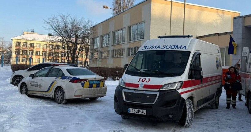 У Києві учень напав з ножем на вчительку та однокласника: перші подробиці