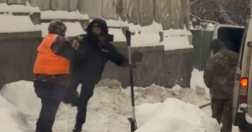 У Львові поліція розслідує інцидент із поліцейською та двірничкою (відео)