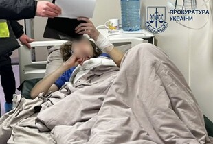 Напав з ножем на вчительку та однокласника: у Києві підлітку обрали запобіжний захід
