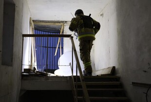 У Соломʼянському районі Києва уламки дрона впали влучили в житловий будинок