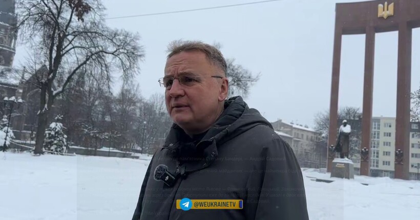 Російський дрон впав за 40 м від памʼятника Бандері у Львові - Садовий