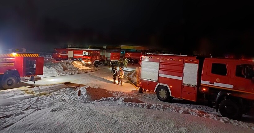 На Житомирщині росіяни вдарили по критичній інфраструктурі: виникла пожежа