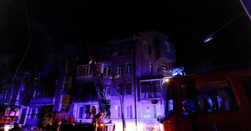 Ракетний удар по багатоквартирному будинку у Харкові: є загибла 