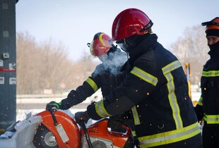 На Харківщині після удару по поштовому терміналу завершили рятувальні роботи (фото)