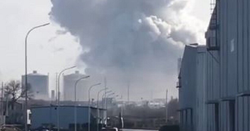 У Китаї стався вибух на сталеливарному заводі (відео)