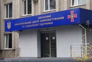 В ТЦК пояснили відео із силовим затриманням чоловіка в авто в Одесі