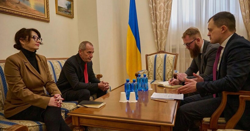 Скандальна заява МКЧХ: голова місії визнав недоречність прирівнювання України і росії