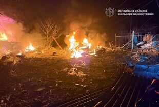 Ворог знову атакував Запоріжжя: зруйновано будинки, виникли пожежі, загинула людина