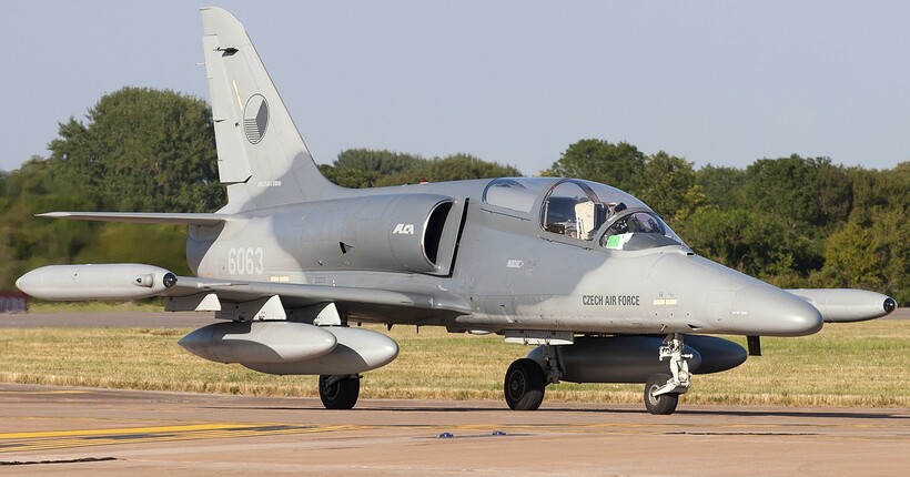 Уряд Бабіша відмовився продавати Україні літаки L-159 - Окамура