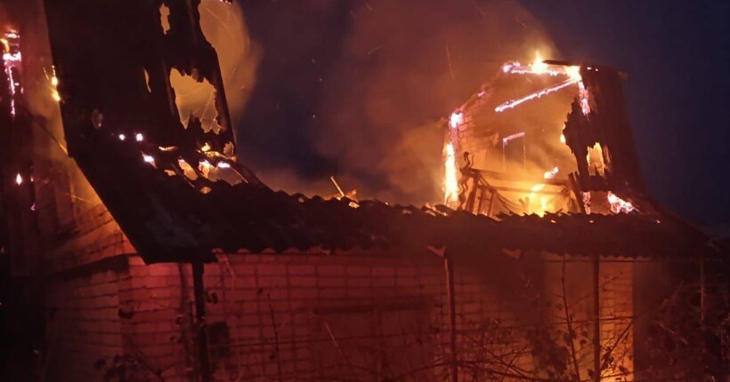 Росіяни обстріляли дронами та артилерією два райони Дніпропетровщини: пошкоджено будинки