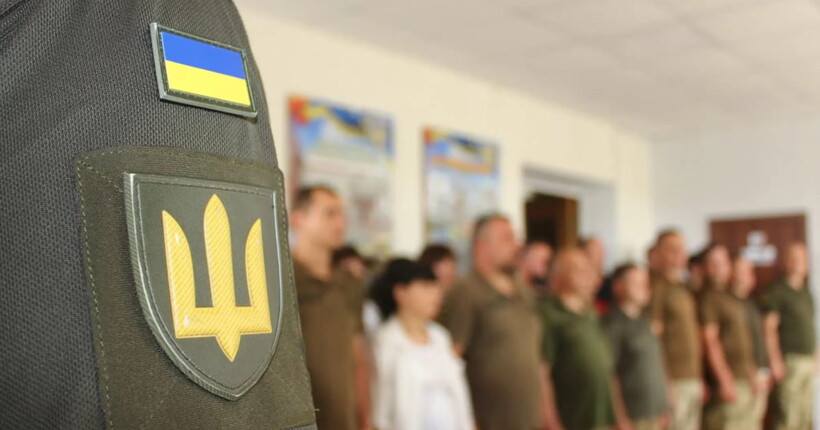 Стрілянина по ТЦК: на Львівщині оголосили в розшук чоловіка, який стріляв по мікроавтобусу