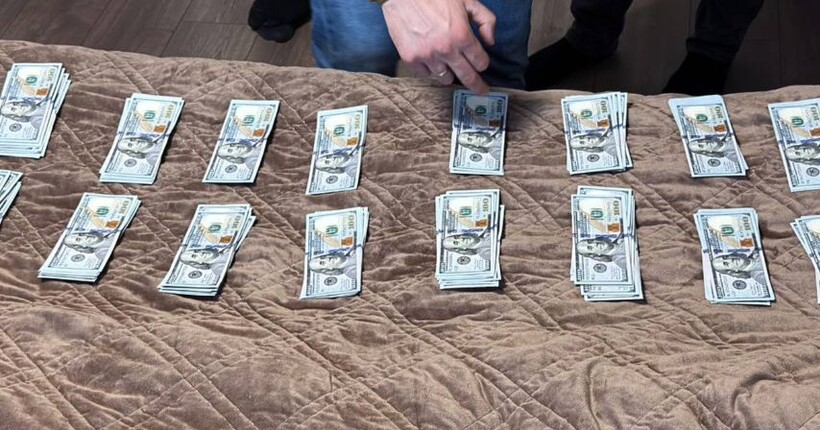 На Чернігівщині викрили керівників податкової: посадовці брали хабарі за 