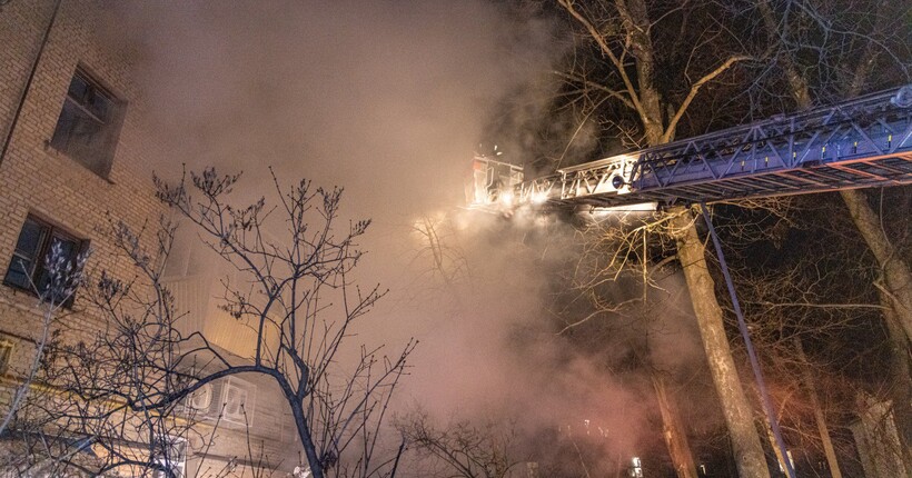 Масована атака по Харкову: є влучання в житлові будинки і пологовий, 19 постраждалих