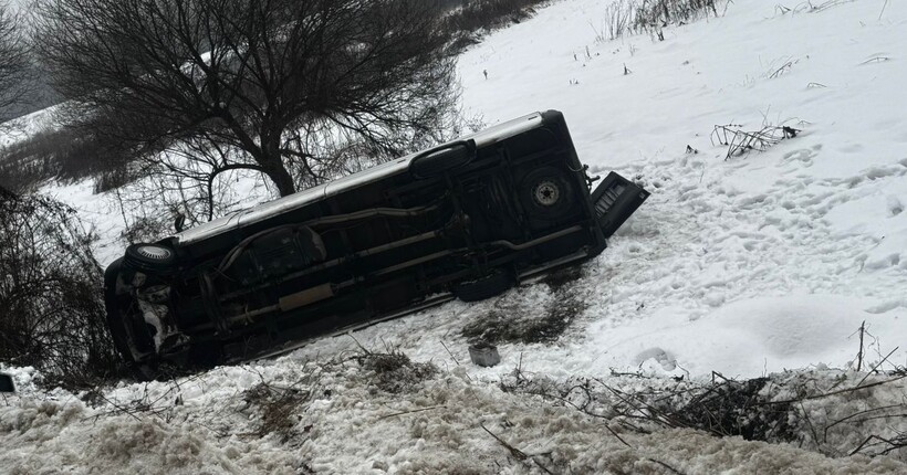 На Закарпатті перевернувся автобус з дітьми: постраждало сім людей