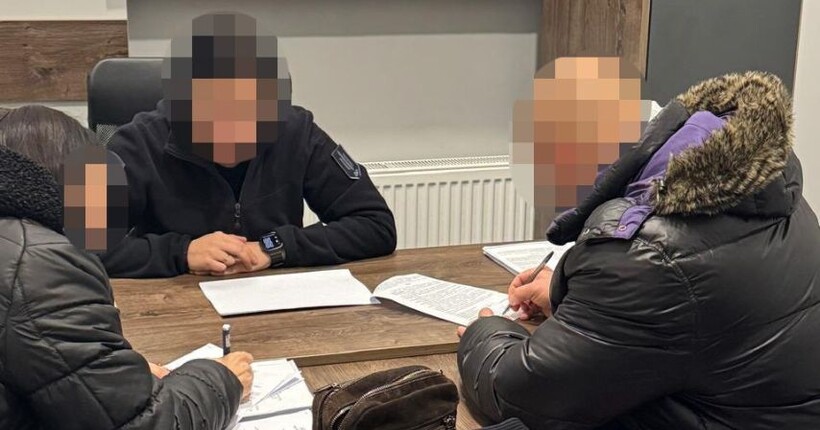 ДБР викрило правоохоронця, який ошукав пенсіонерів на понад 300 000 грн