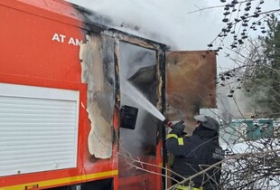 У Слов'янську росіяни дроном поцілили у машину рятувальників (фото)