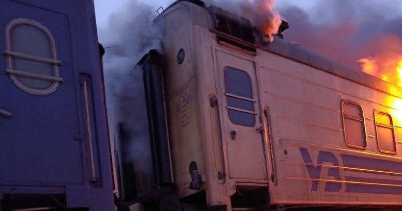 Росіяни атакували дронами поїзд з пасажирами на Харківщині: є поранені