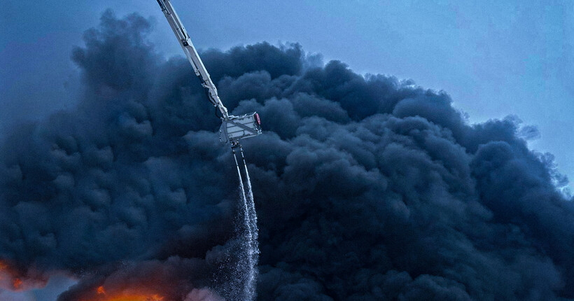 На Львівщині досі гасять пожежу на об'єкті 