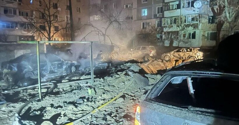 У Запоріжжі пошкодженно 12 будинків і понад 20 автівок після удару окупантів по місту - ОВА