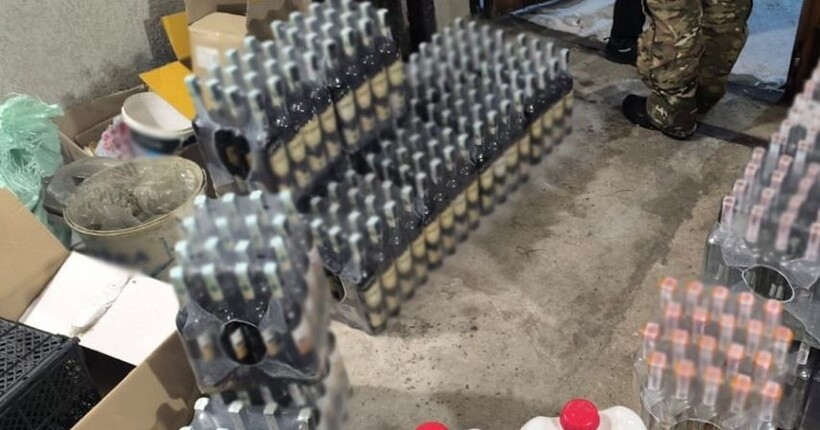 На Тернопільщині викрили підпільне виробництво фальсифікованого алкоголю