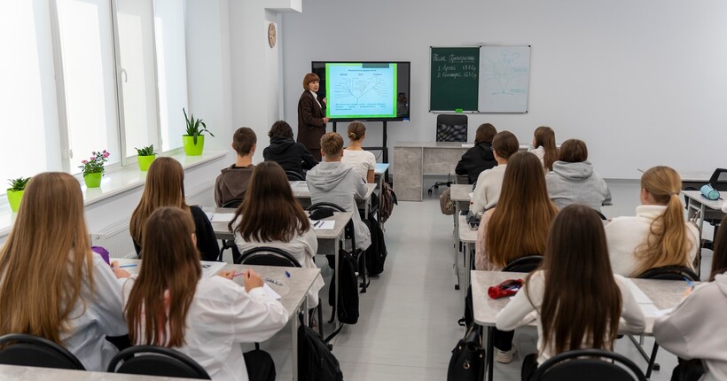 Вчителям платитимуть більше: на скільки зросте заробітна плата