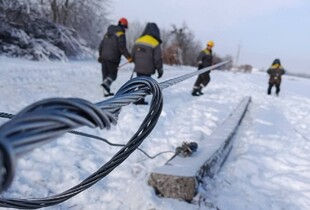 На Київщині через негоду без світла залишилися тисячі родин