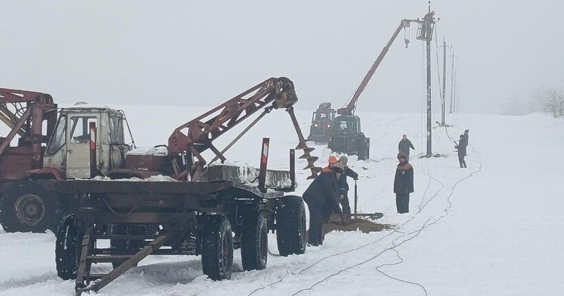 На Вінниччині через негоду без світла залишаються понад 12 тисяч абонентів
