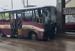 Російські окупанти обстріляли маршрутку в Херсоні: одна людина загинула, п'ятеро поранено