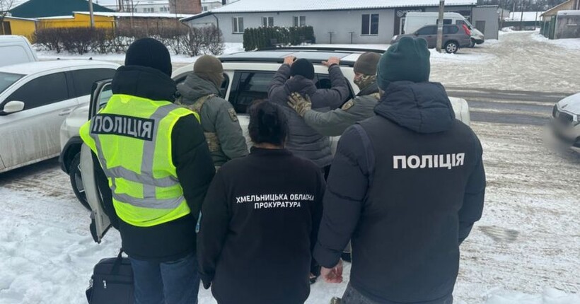 На Хмельниччині затримали чоловіка, який вимагав $150 000 боргу у родини військового 