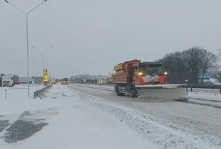 Вночі рух на дорогах обмежували одразу в кількох регіонах: що змінилося зранку